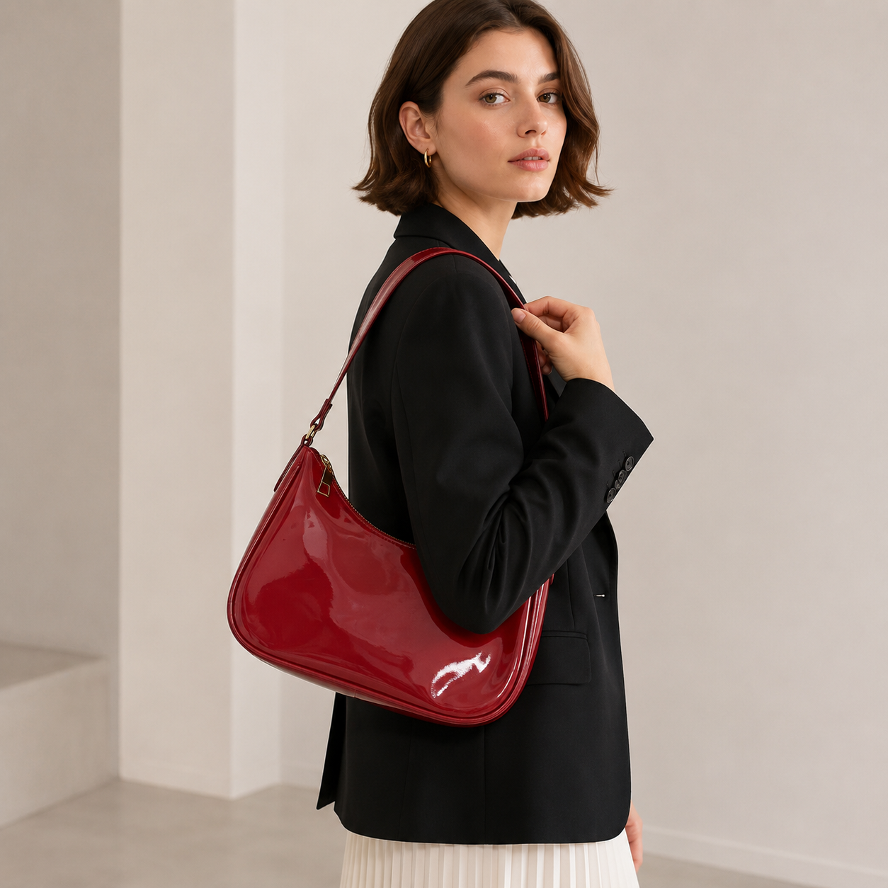 Vellora – Schultertasche in Lackoptik