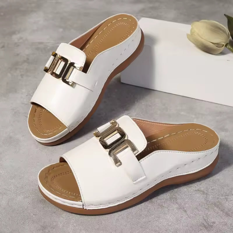 Clarisse – Komfort-Pantolette mit goldenem Detail